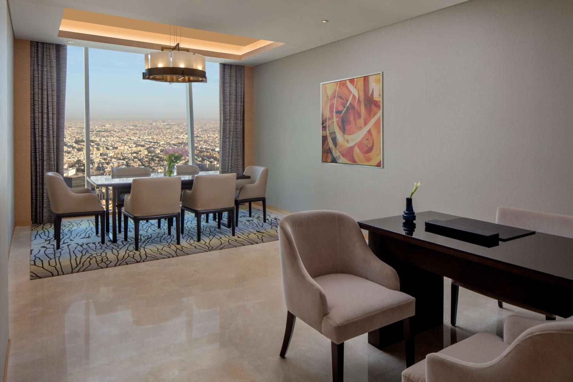 Hyatt Regency Riyadh Olaya Εξωτερικό φωτογραφία A dining room in a typical apartment