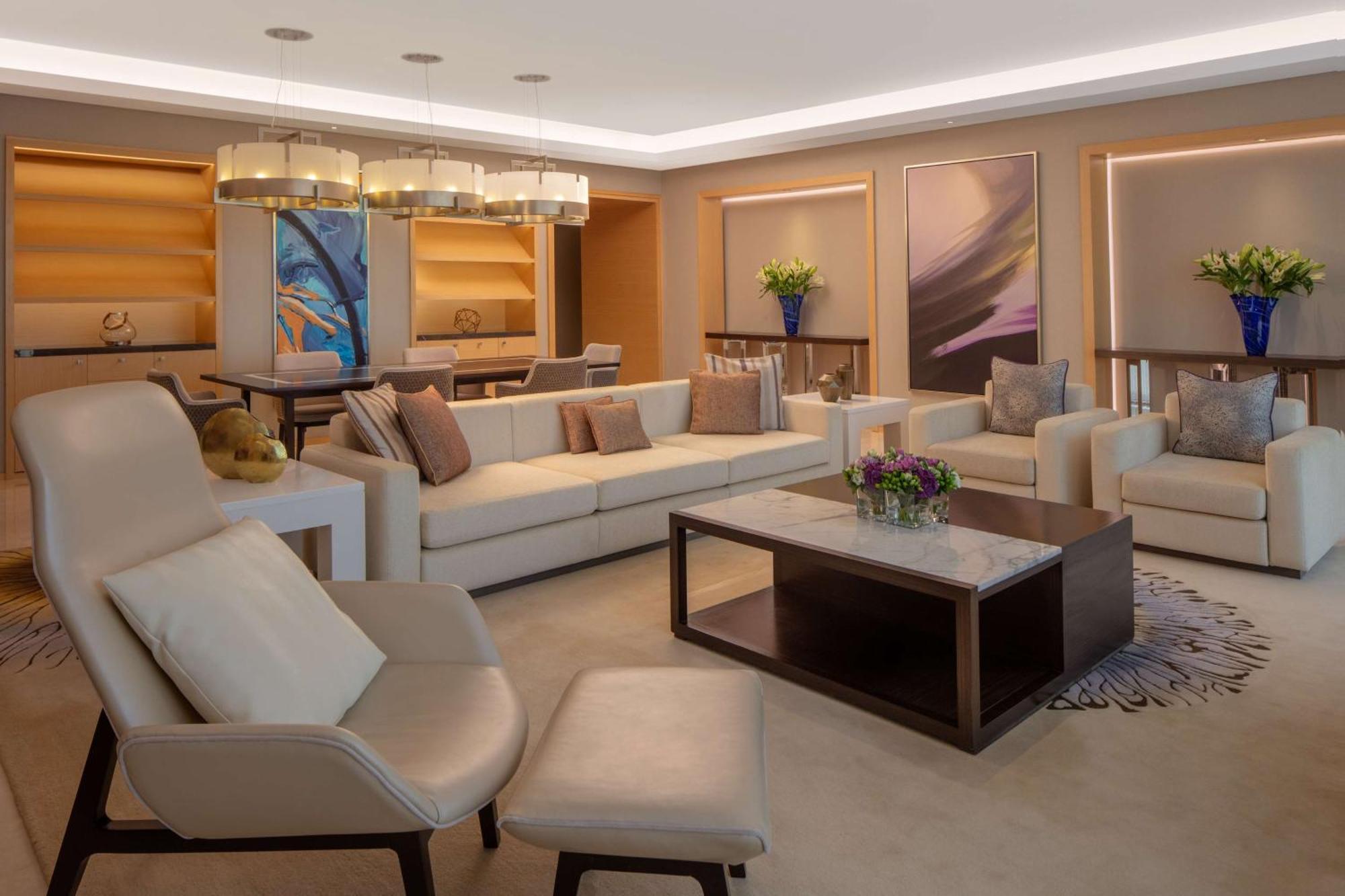 Hyatt Regency Riyadh Olaya Εξωτερικό φωτογραφία The living room of a three-bedroom suite