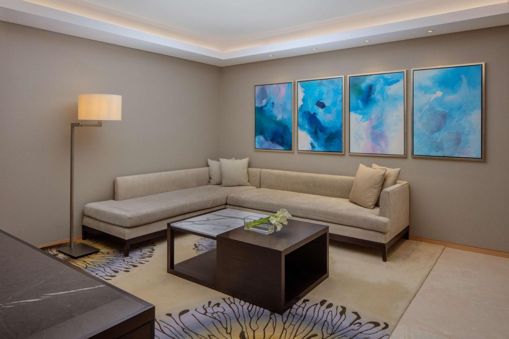 Hyatt Regency Riyadh Olaya Εξωτερικό φωτογραφία A living room at the Ritz-Carlton, DIFC