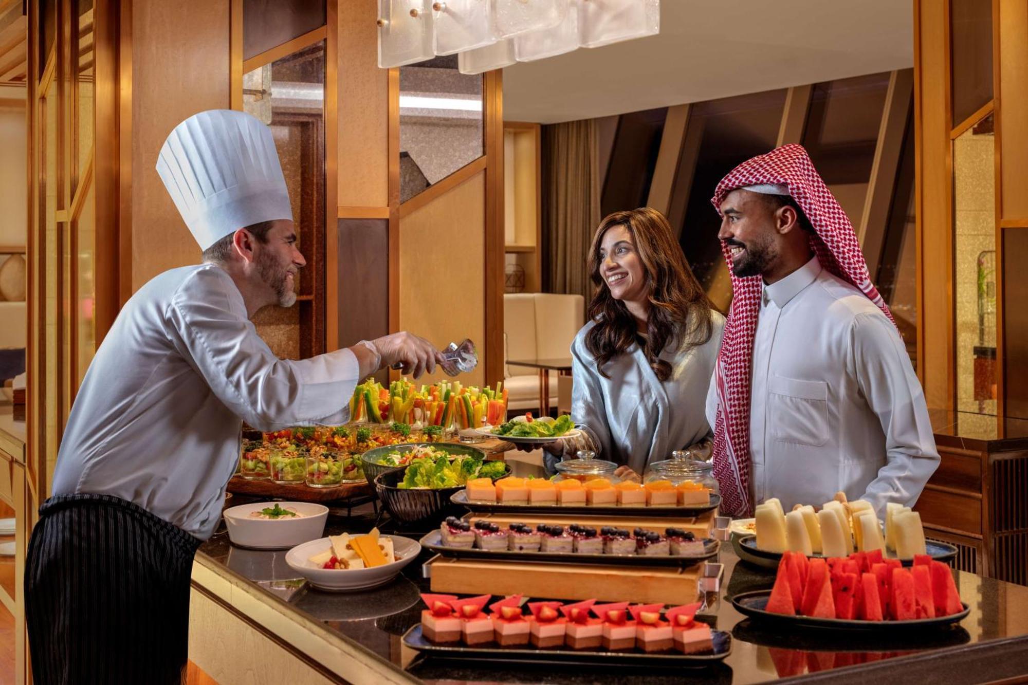 Hyatt Regency Riyadh Olaya Εξωτερικό φωτογραφία A buffet at a hotel