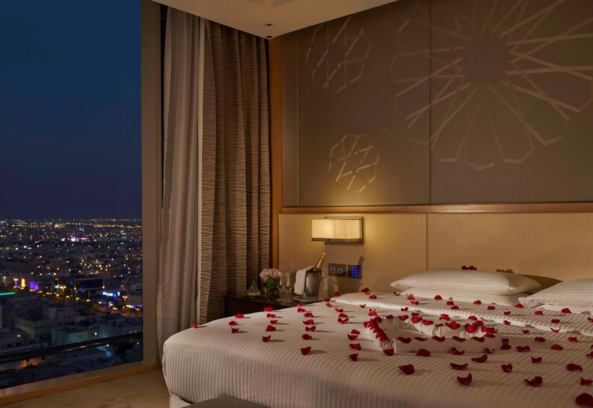 Hyatt Regency Riyadh Olaya Εξωτερικό φωτογραφία A bedroom at the hotel
