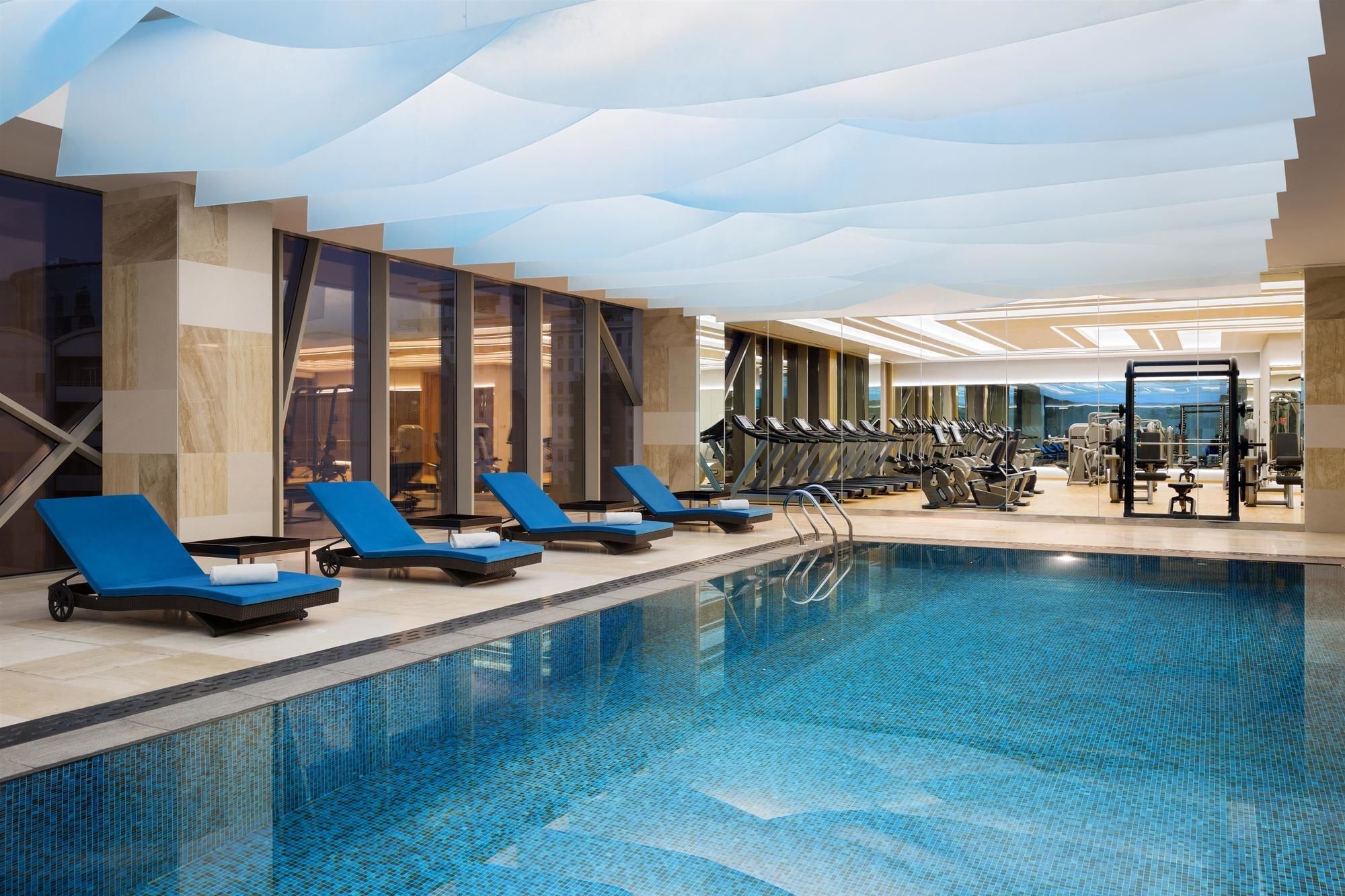 Hyatt Regency Riyadh Olaya Εξωτερικό φωτογραφία The swimming pool at the hotel